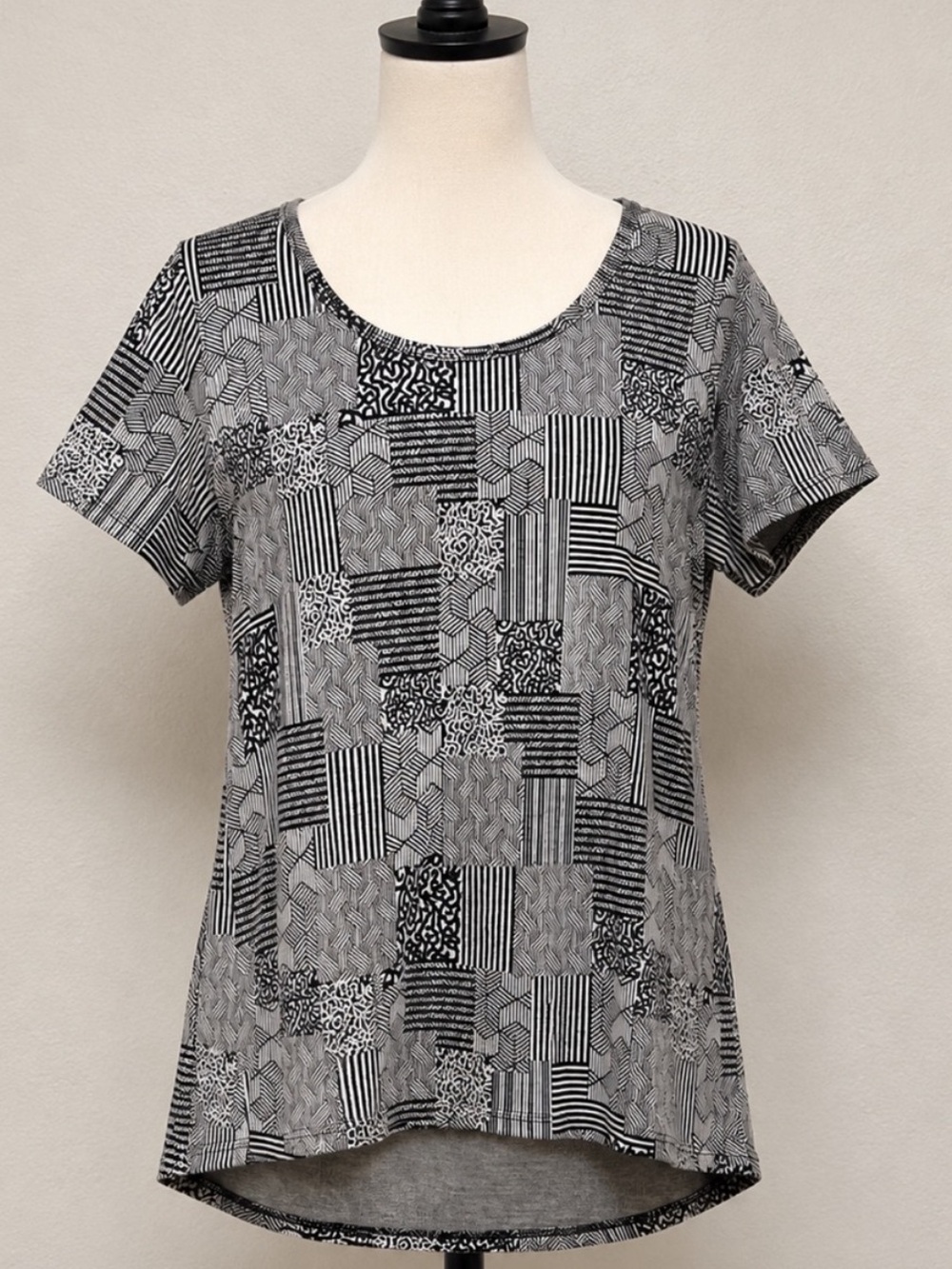 LuLaRoe  NWT Black and White Geometric Patchwork Short Sleeve Tunic Size M